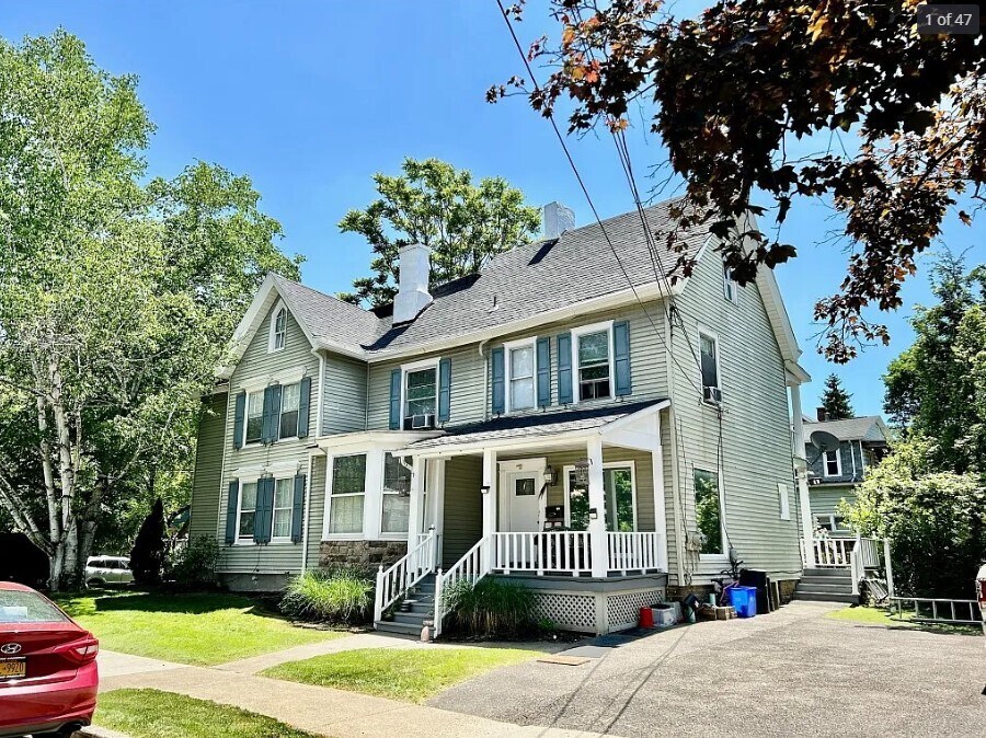 Primary Photo - 33 Oak St