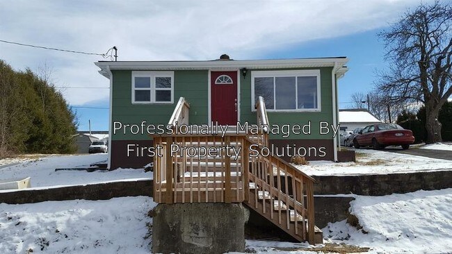 Building Photo - 226 Deem St