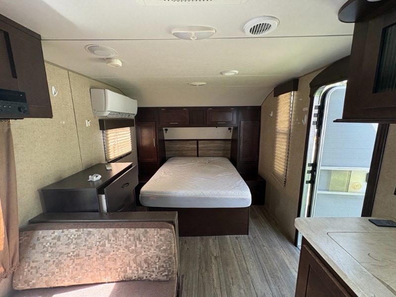 Building Photo - 622 N Beach St