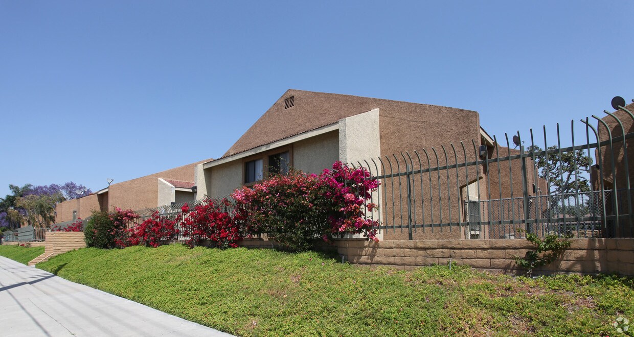 Primary Photo - 2120-2200 Bullis Rd