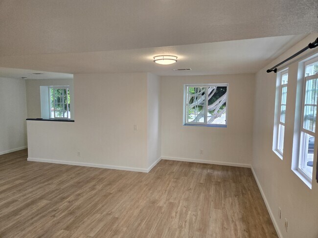 Foto del edificio - 1772 W 22nd St