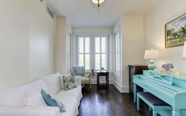 Foto del edificio - Spacious & Charming Victorian Row House in Burleith-Moments from Georgetown!