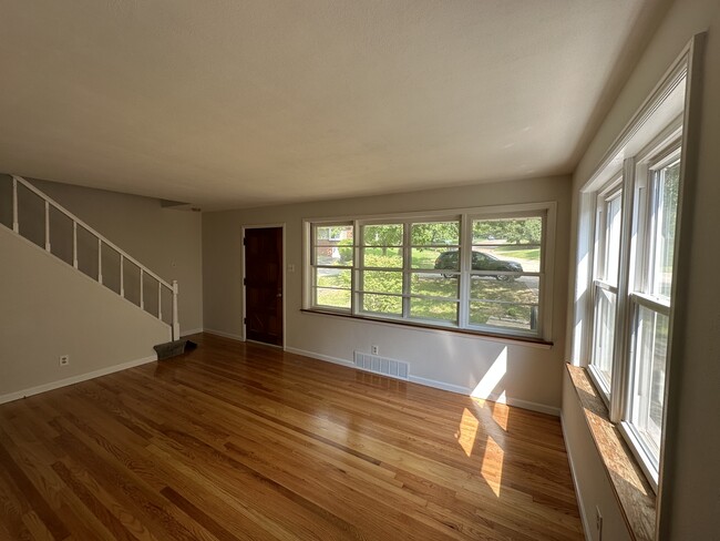 Building Photo - 1113 Twinbrook Dr
