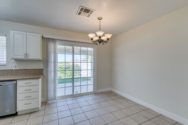 Foto del edificio - Beautiful 3-Bedroom, 2-Bathroom Home in Green Valley