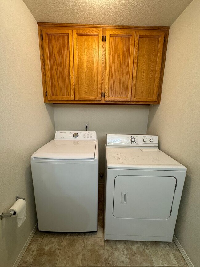 Foto del edificio - Townhouse in NE Grants Pass, Close to Shop...