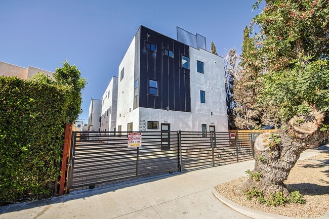 Foto del edificio - 6421 Troost Ave