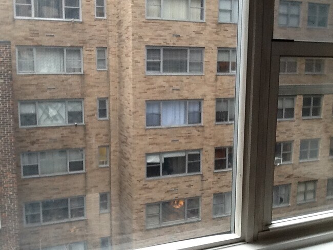 Foto del edificio - 321 E 48th St