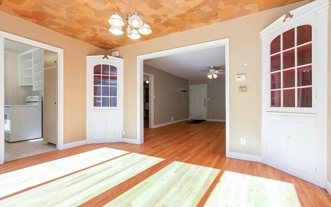 Foto del edificio - 330 N Franklin Ave