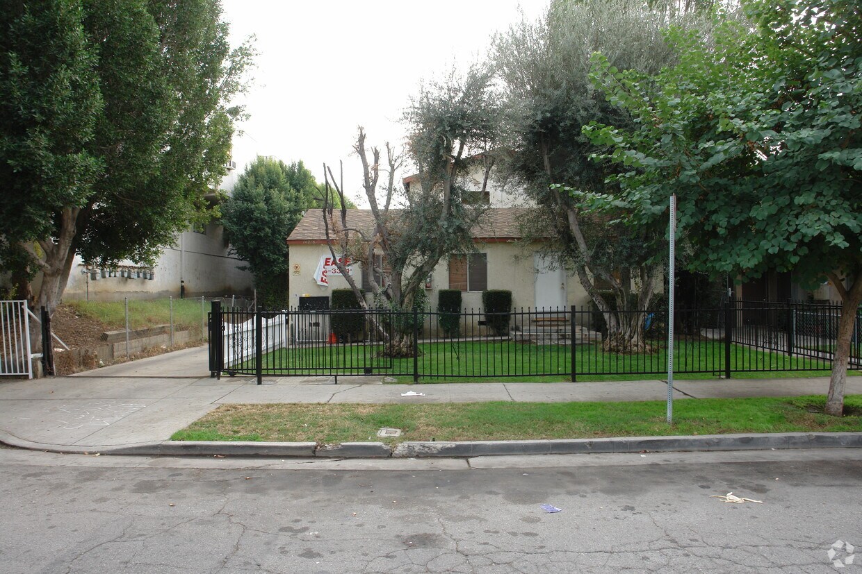 Building Photo - 14218 Delano St