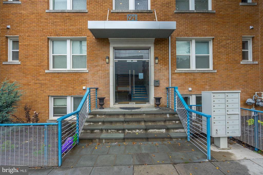 Primary Photo - 921 Butternut St NW