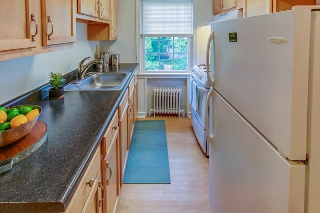 Building Photo - Schuyler Place