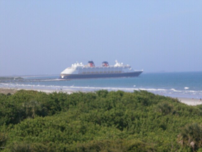 Foto del edificio - 8700 Ridgewood Ave