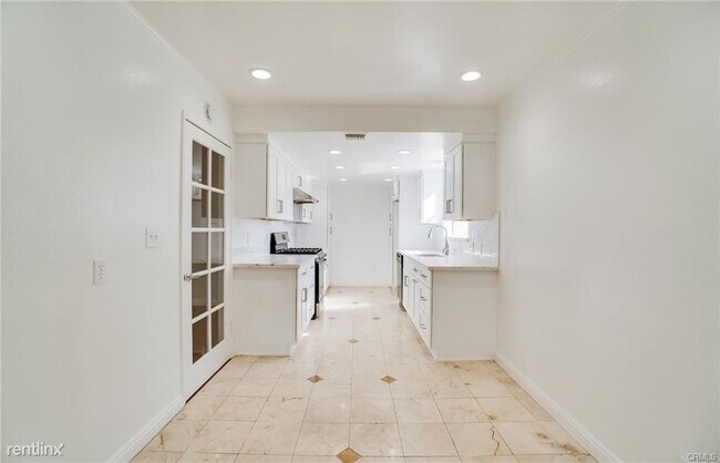 Building Photo - 3 br, 1.5 bath House - 602 Sinclair Ave