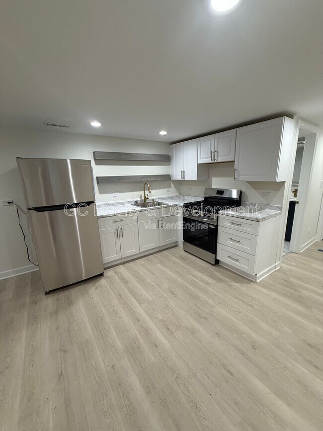 Foto del edificio - 6304 N Troy St