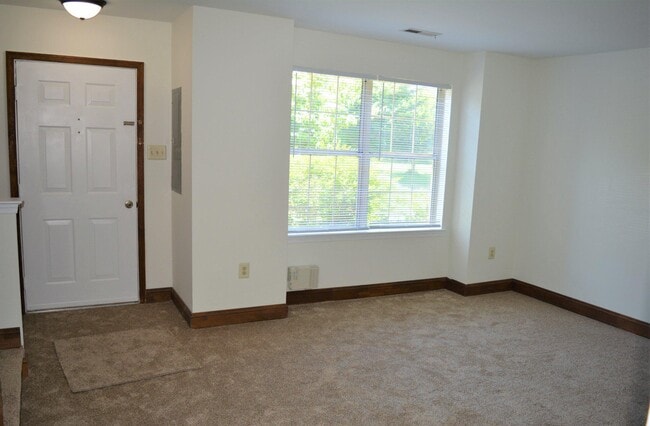Building Photo - 361 Kent Ln