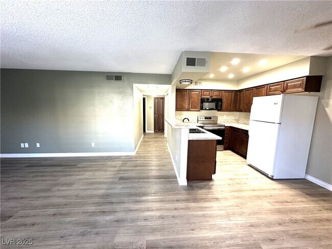 Foto del edificio - 1575 W Warm Springs Rd