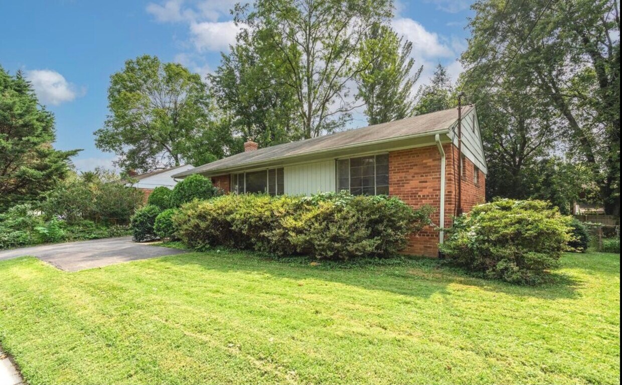 Primary Photo - 5024 River Rd