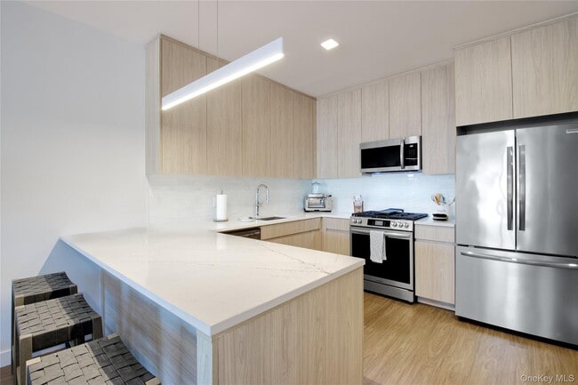 Foto del edificio - 333 Warner Ave