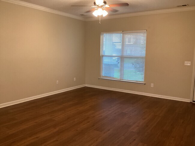 Building Photo - 708 Canyon Drive