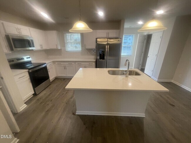 Foto del edificio - 1004 Peony Ln