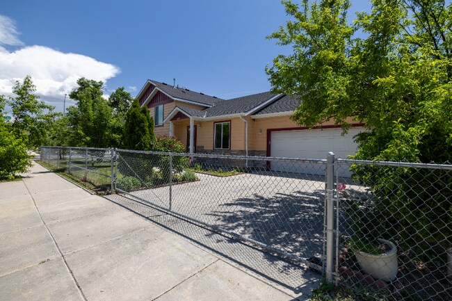 Building Photo - 496 E 3400 S