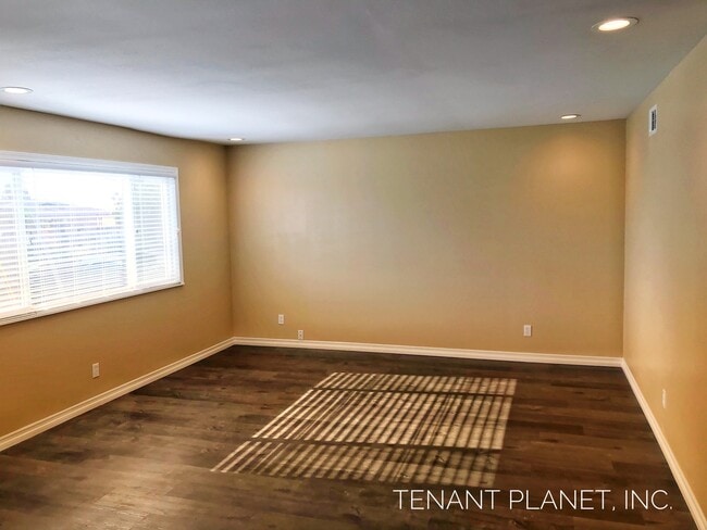 Building Photo - Single family home for rent 4bed/2bath!