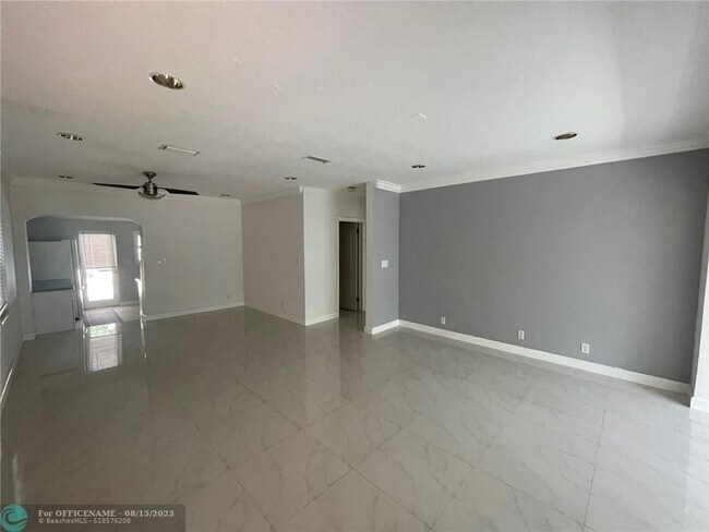 Foto del edificio - 1136 NE 14th Ave