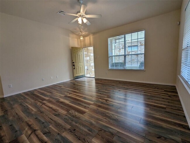 Foto del edificio - 16100 S Great Oaks Dr