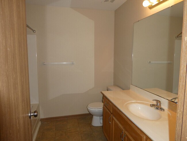 Foto del edificio - 3 bd 2 bath - Grain Valley