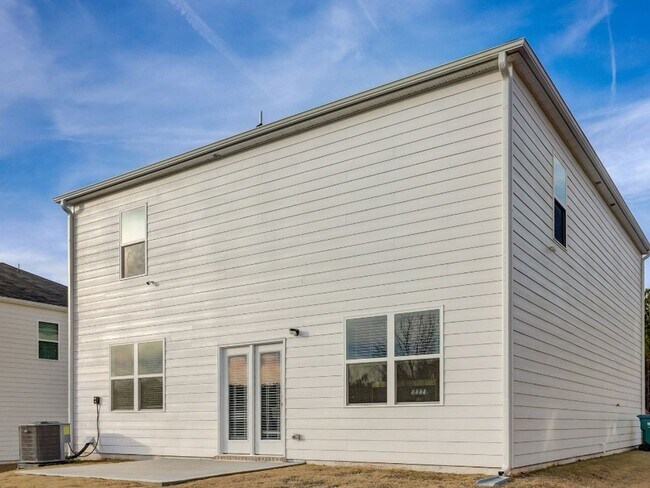 Building Photo - 4 Bedroom Single Family Home in Hampton