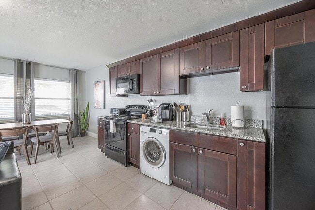 Building Photo - 1068 S Clearview Ave Unit B
