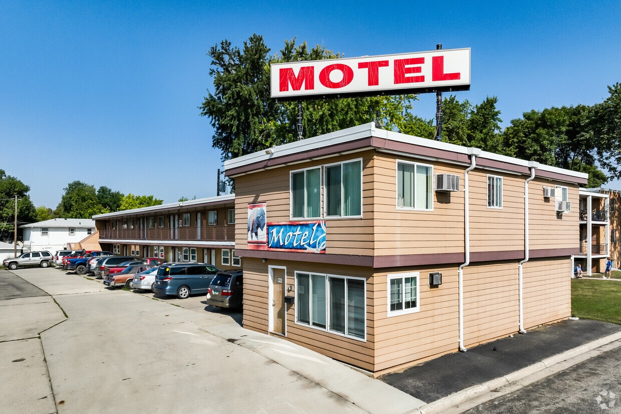 1530 6th Avenue SW - Buffalo Motel