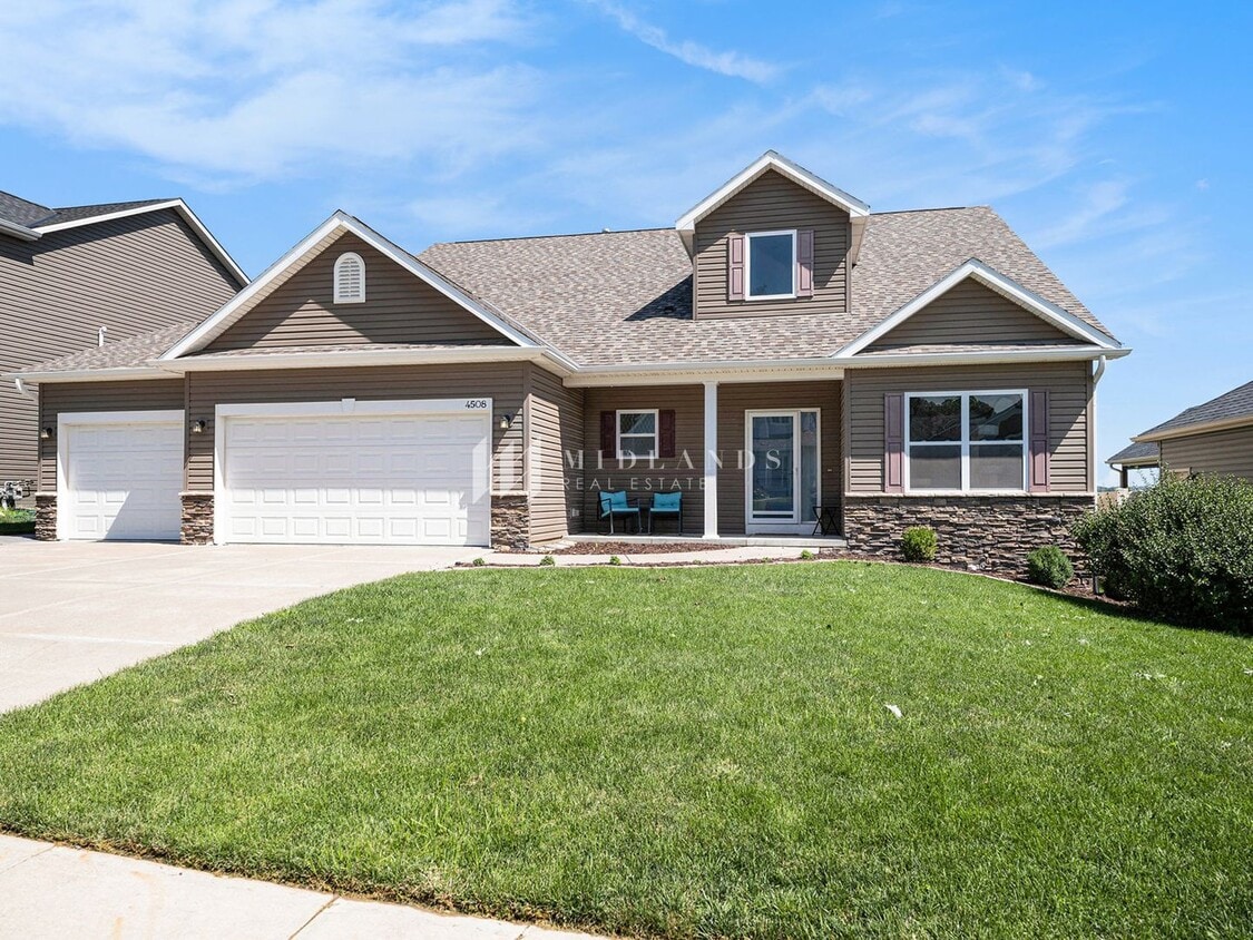 Primary Photo - 1.5 story in Ashford Hollow
