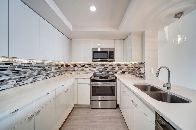 Foto del edificio - 3605 NE 207th St