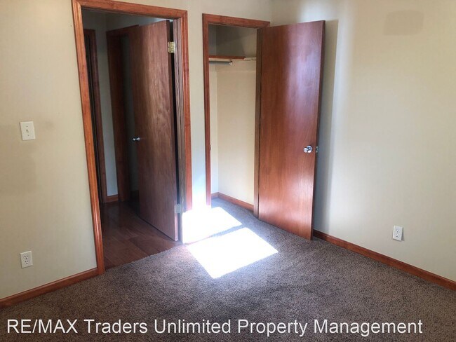 Building Photo - 1 br, 1 bath House - 909 1/2 Meadow Ave.