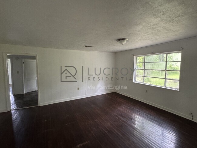 Building Photo - 323 Colonial Dr
