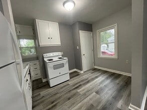 Building Photo - 333 Lamont St