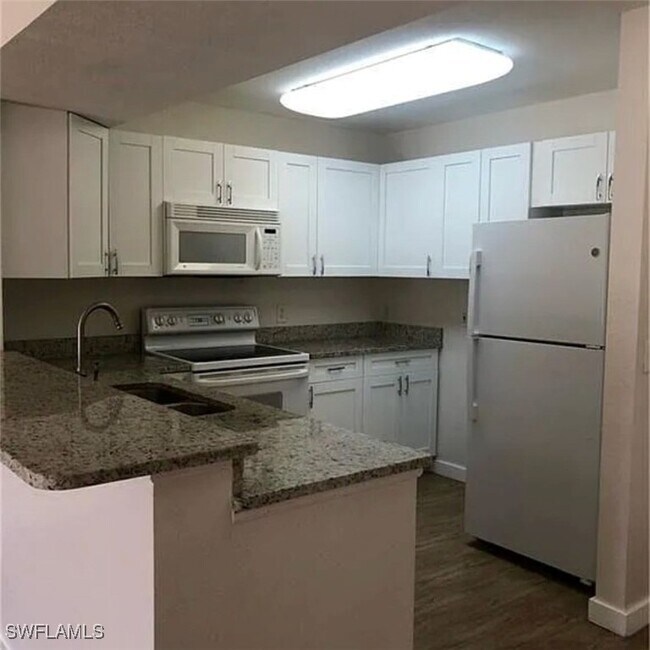 Foto del edificio - 8304 Key Royal Cir