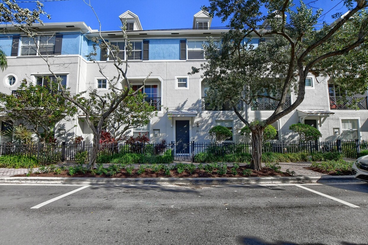 23 NW 4th Ave, Delray Beach, FL 33444 Townhome Rentals in Delray