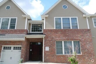 Building Photo - 22 Hemlock Lane