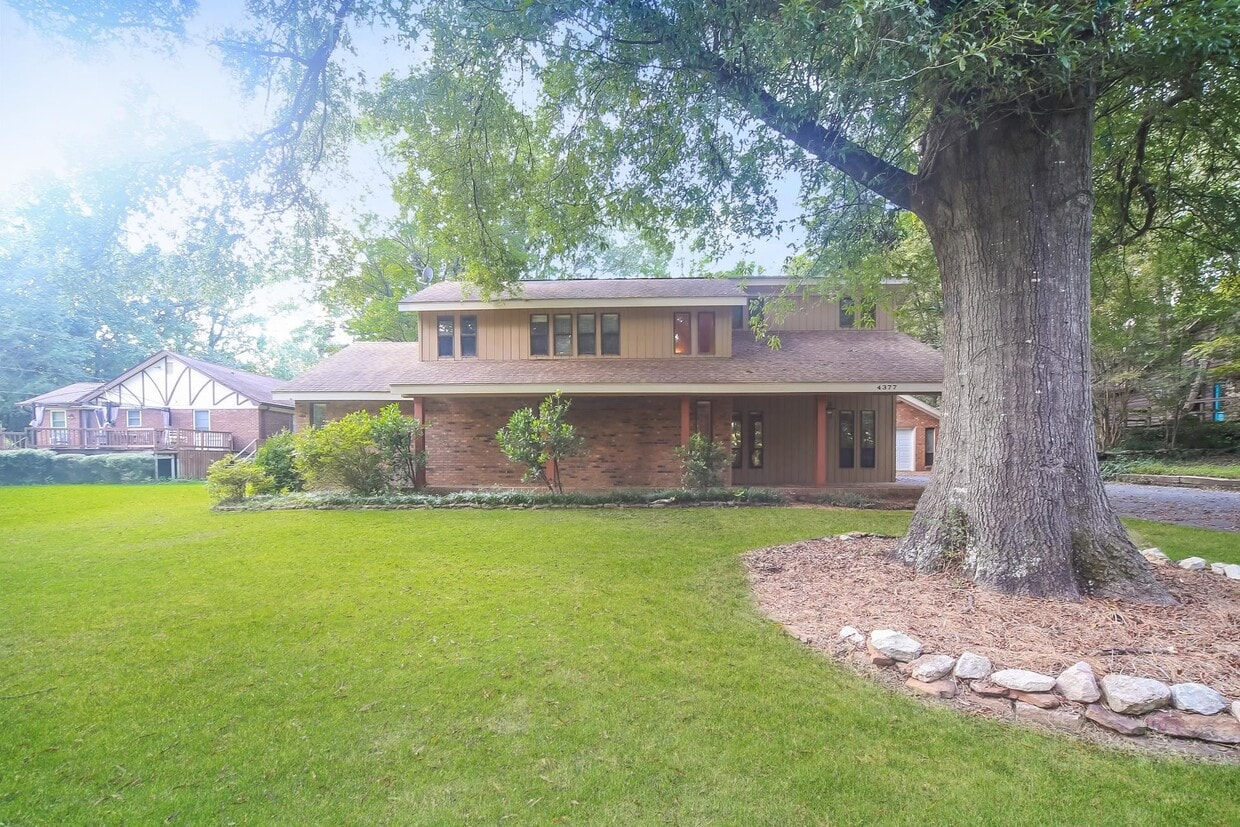 Primary Photo - 4377 Wildwood Rd