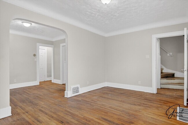 Foto del edificio - $1300 4 bedrooms