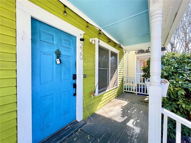 Building Photo - 220 Berean Ave SE