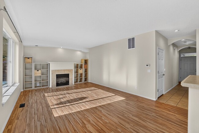 Building Photo - 472 NE 60th Ave