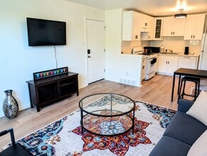 Building Photo - 339 Ripka St
