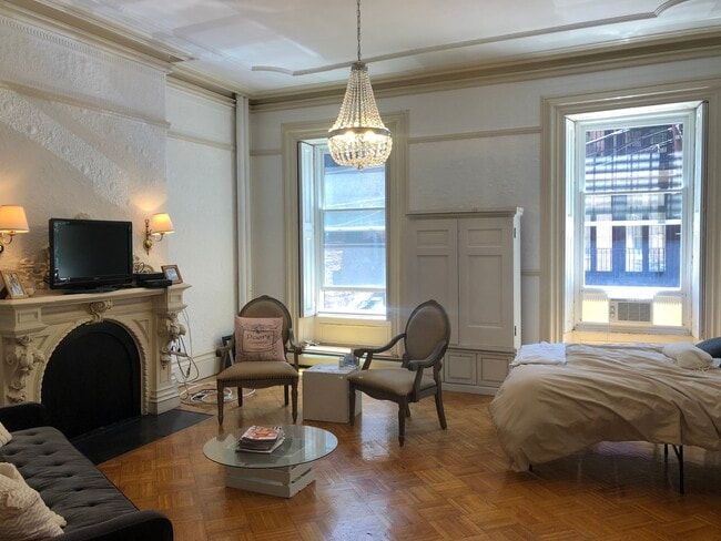 Building Photo - 137 Beacon St