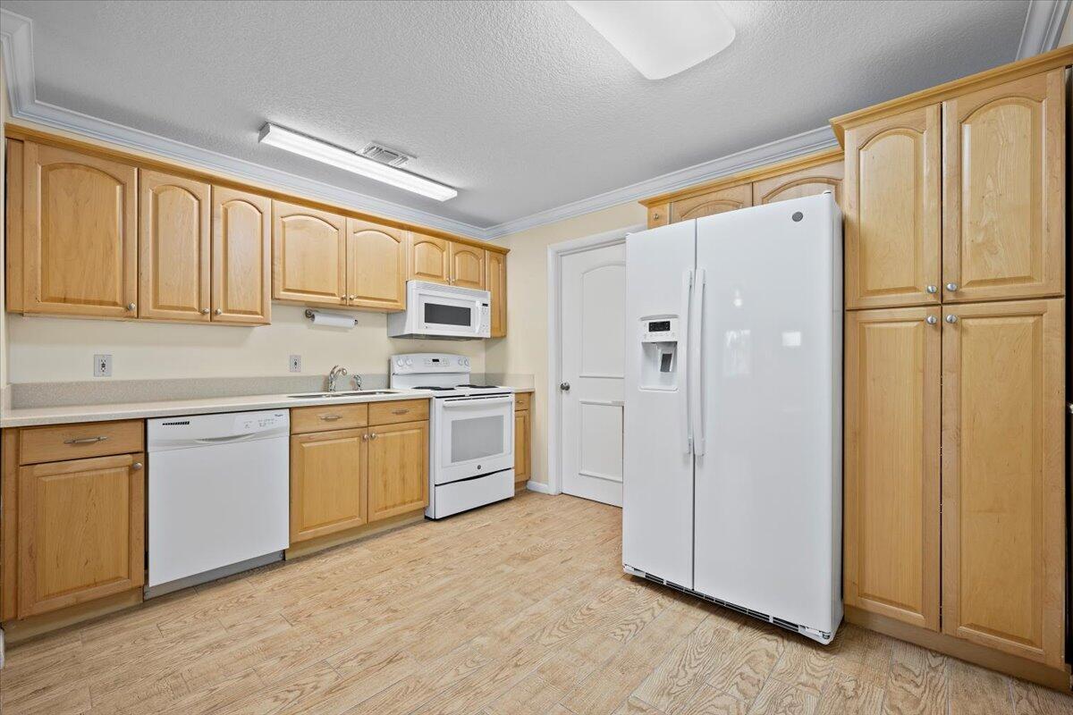 Primary Photo - 260 Jennings Ave