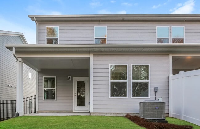 Building Photo - 808 Stewarts Crk Dr