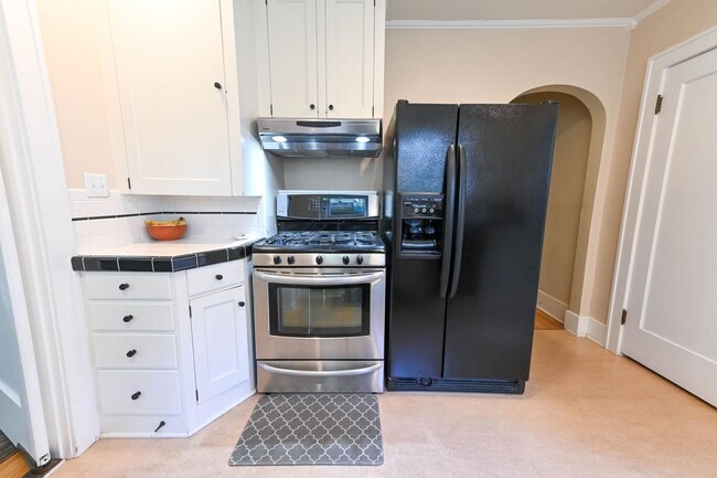 Building Photo - Craftsman 5 Bed/2 Bath Lincoln Park Neighb...