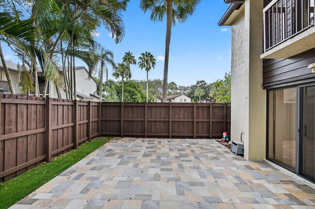 Building Photo - 3579 Cocoplum Cir